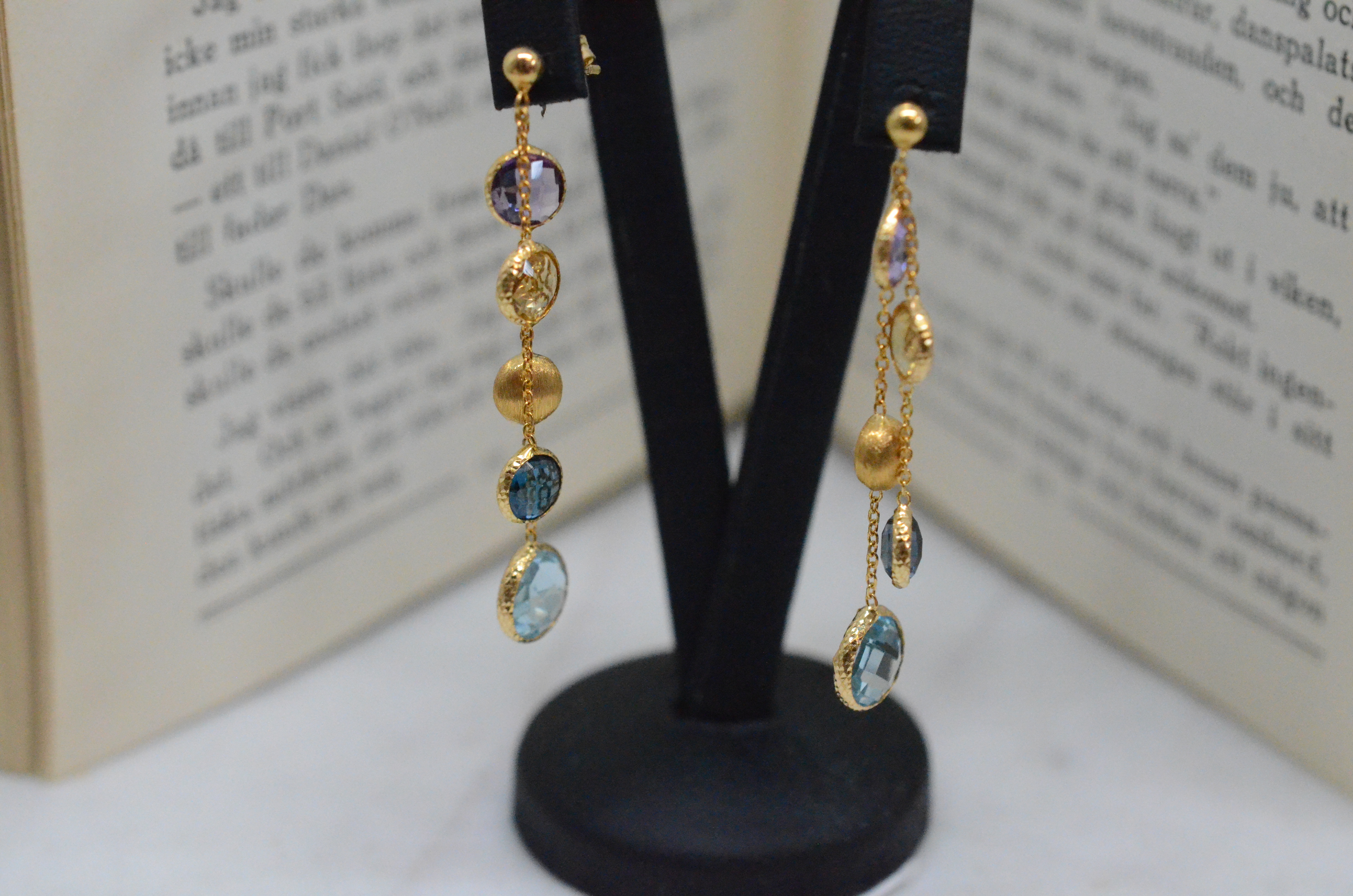 18k earrings with precious stones