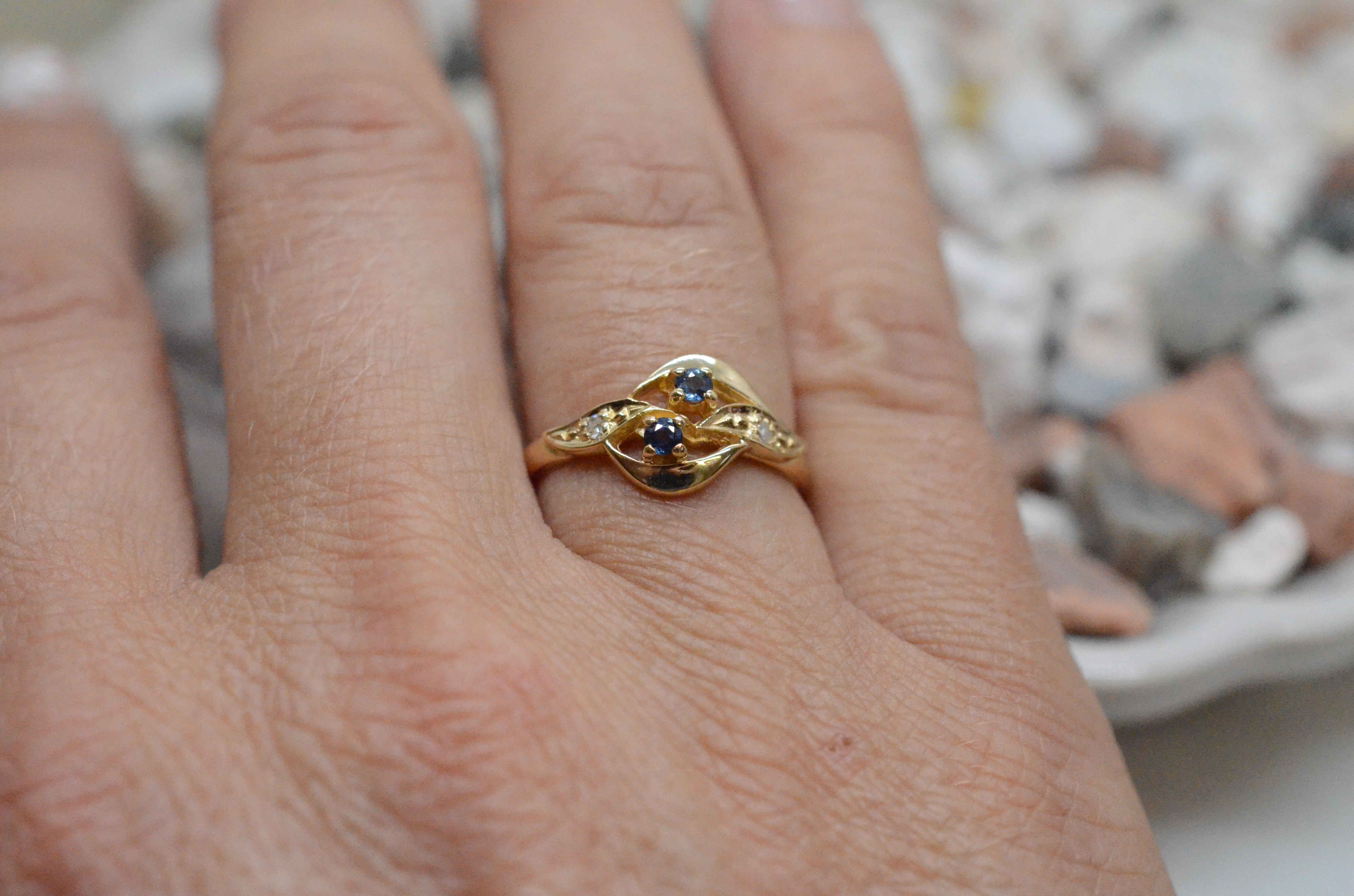 Vintage 18k ring med diamanter och blå stenar - 5