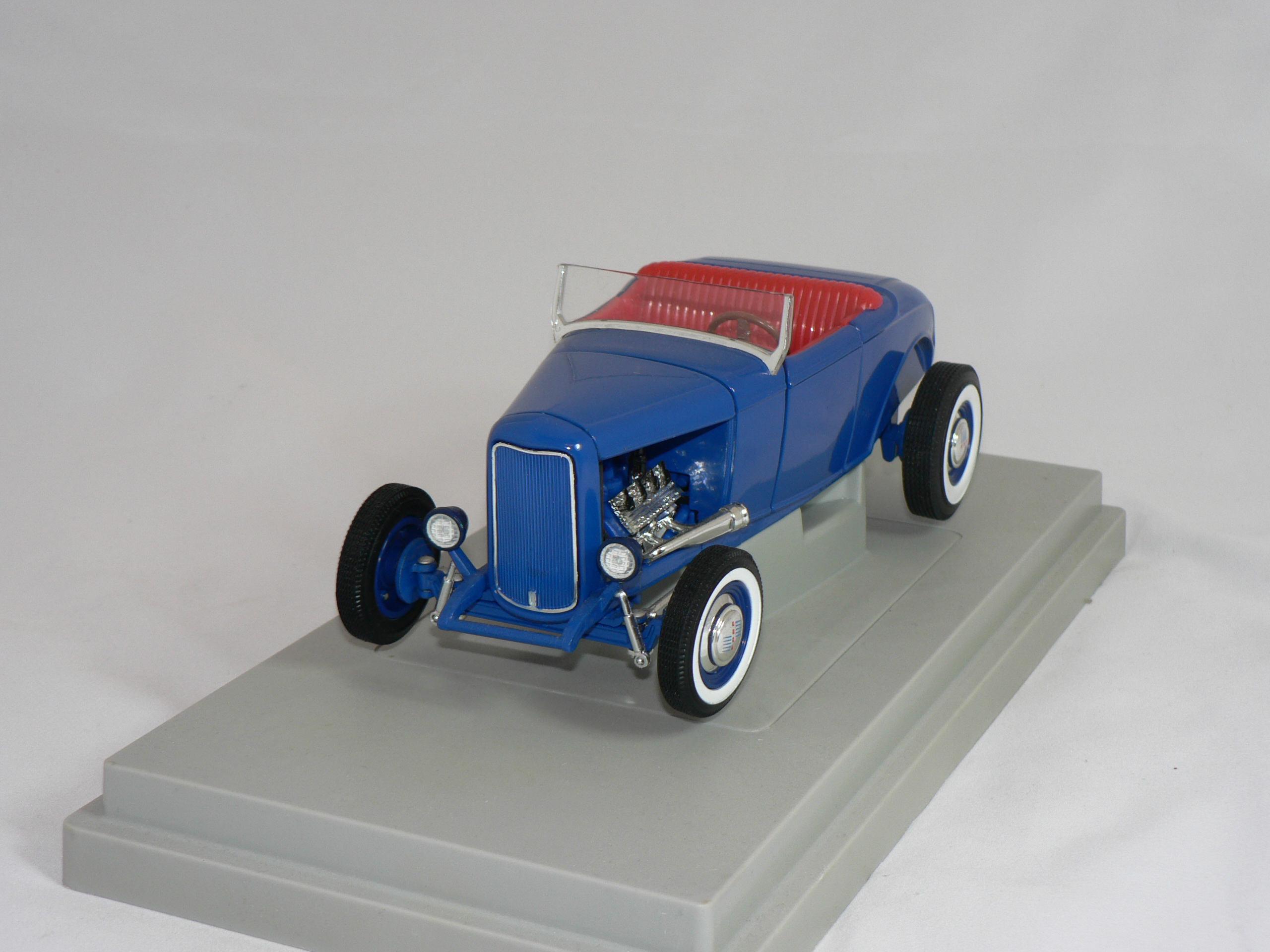 Ford  Rod 1932 ( Cruisin Series ) + 3 Figurer 1:18 Ertl - 2