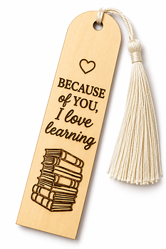 Bokmärke i trä – Because of you, I love learning | Tackpresent till lärare