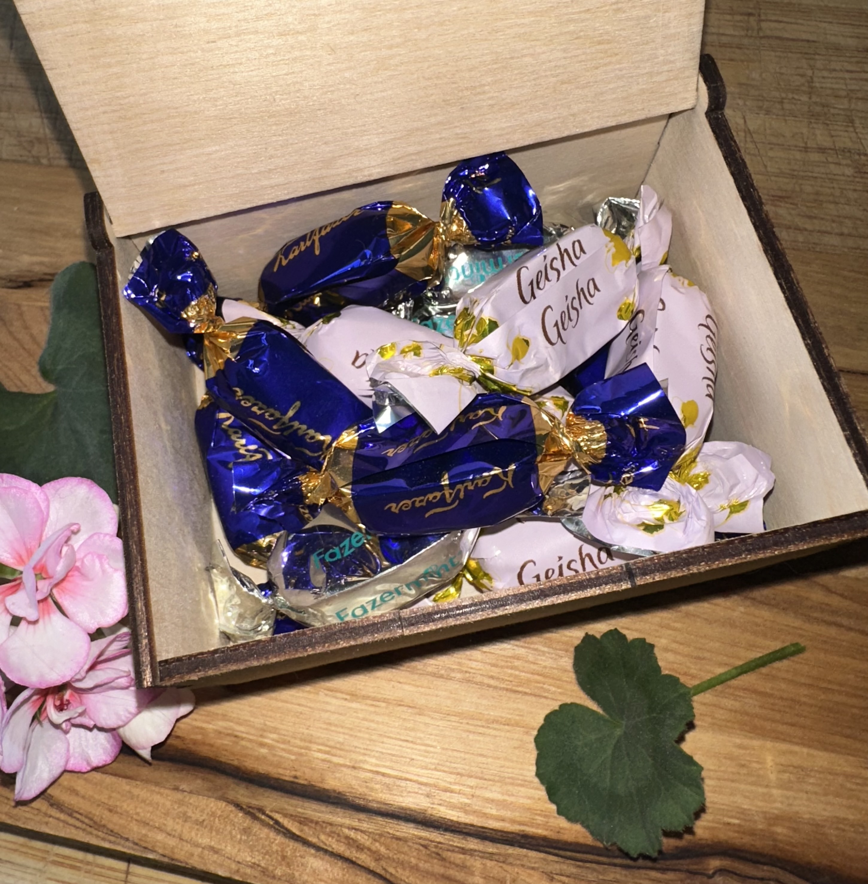 Chokladbox liten "Life is better..." - 2