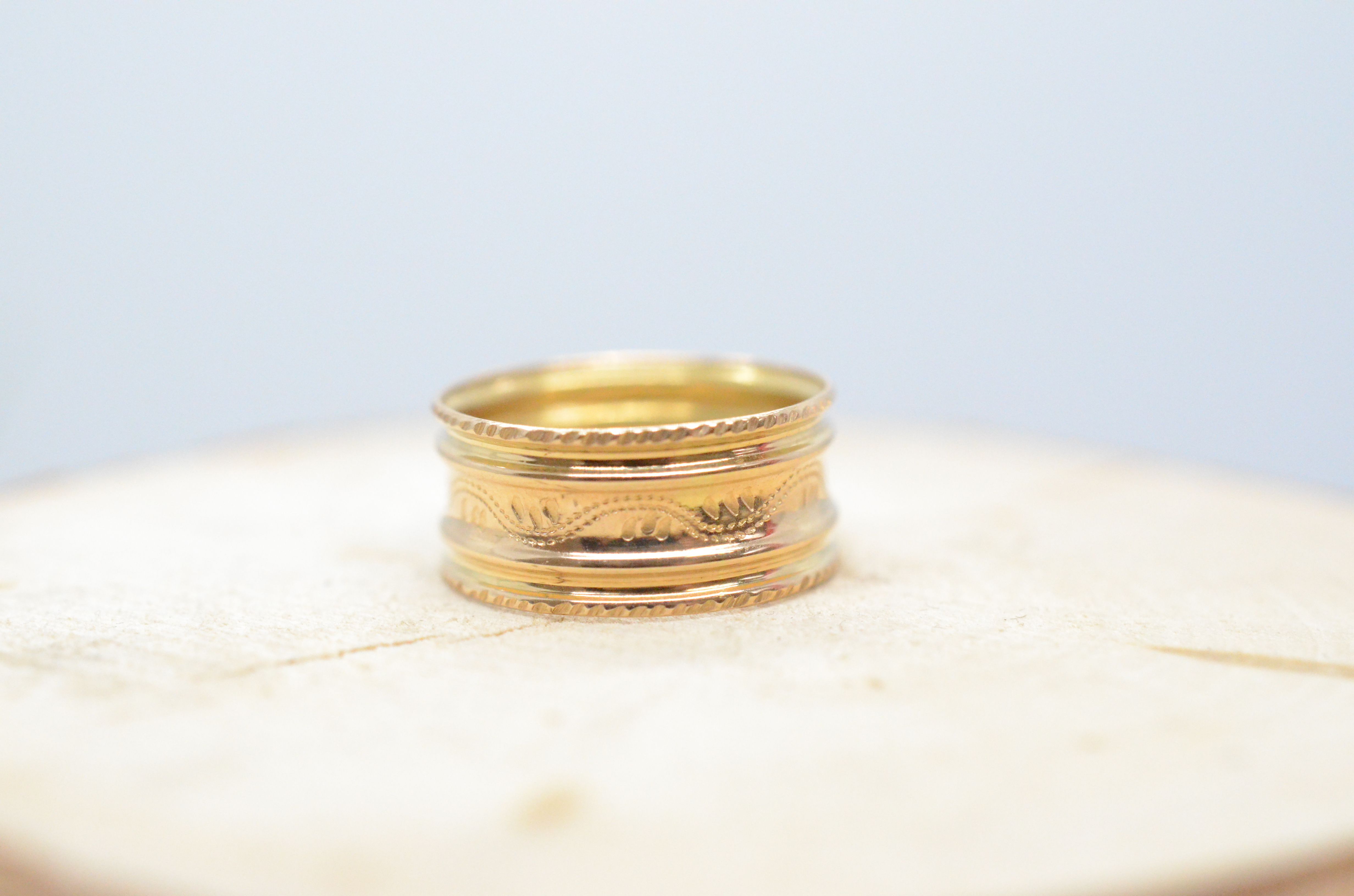 Vintage 18k patterned ring, 1992