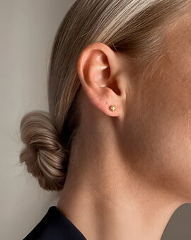 Nye Bud Drop Studs i guld