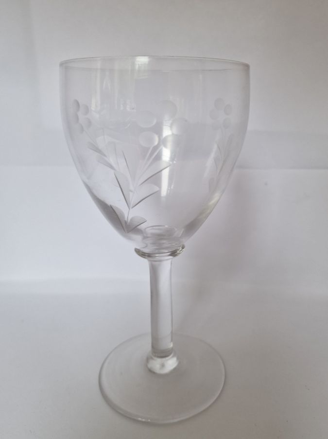 Rödvinsglas graverat