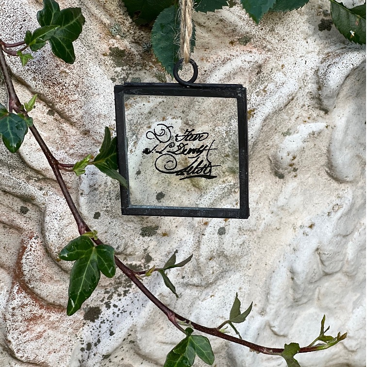 Hängande ornament Lettres Jeanne d´Arc Living vintage ram inramat glas shabby chic lantlig stil