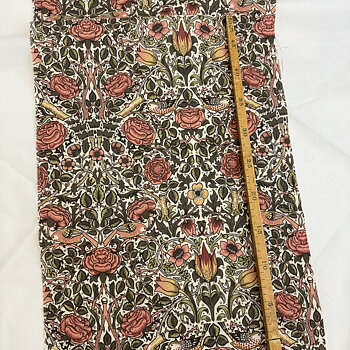 Rosa Blommor & Fåglar Morris Inspirerad Poplin