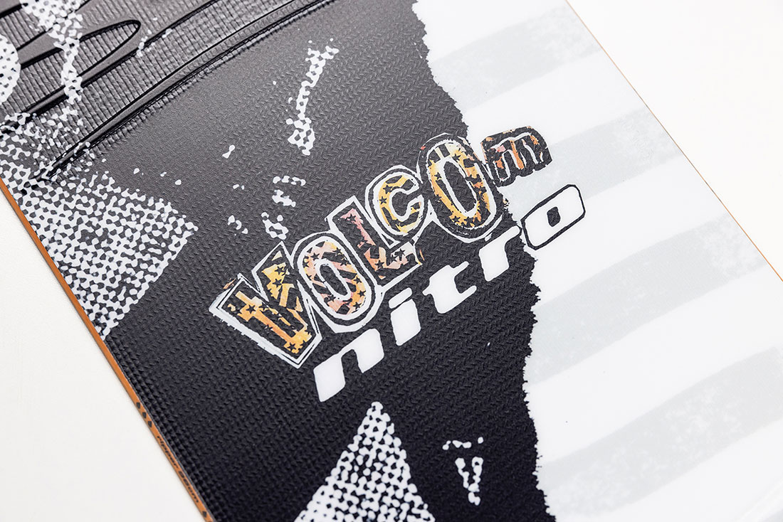 Nitro Snowboard Set - Ripper Kids x Volcom 106 + Micro Charger Ultra Black XS - 9