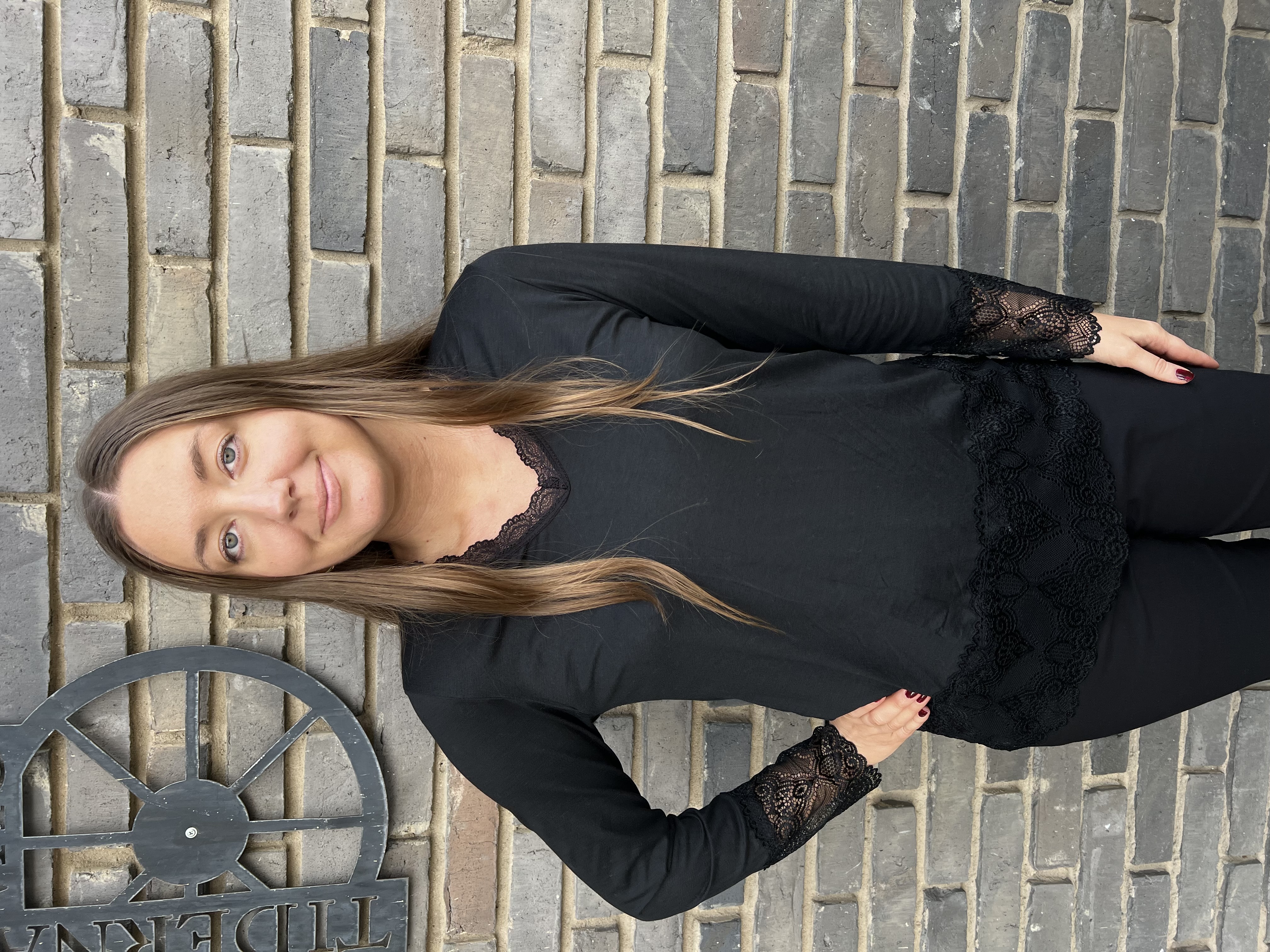 Chica London - Topp med Spets Svart