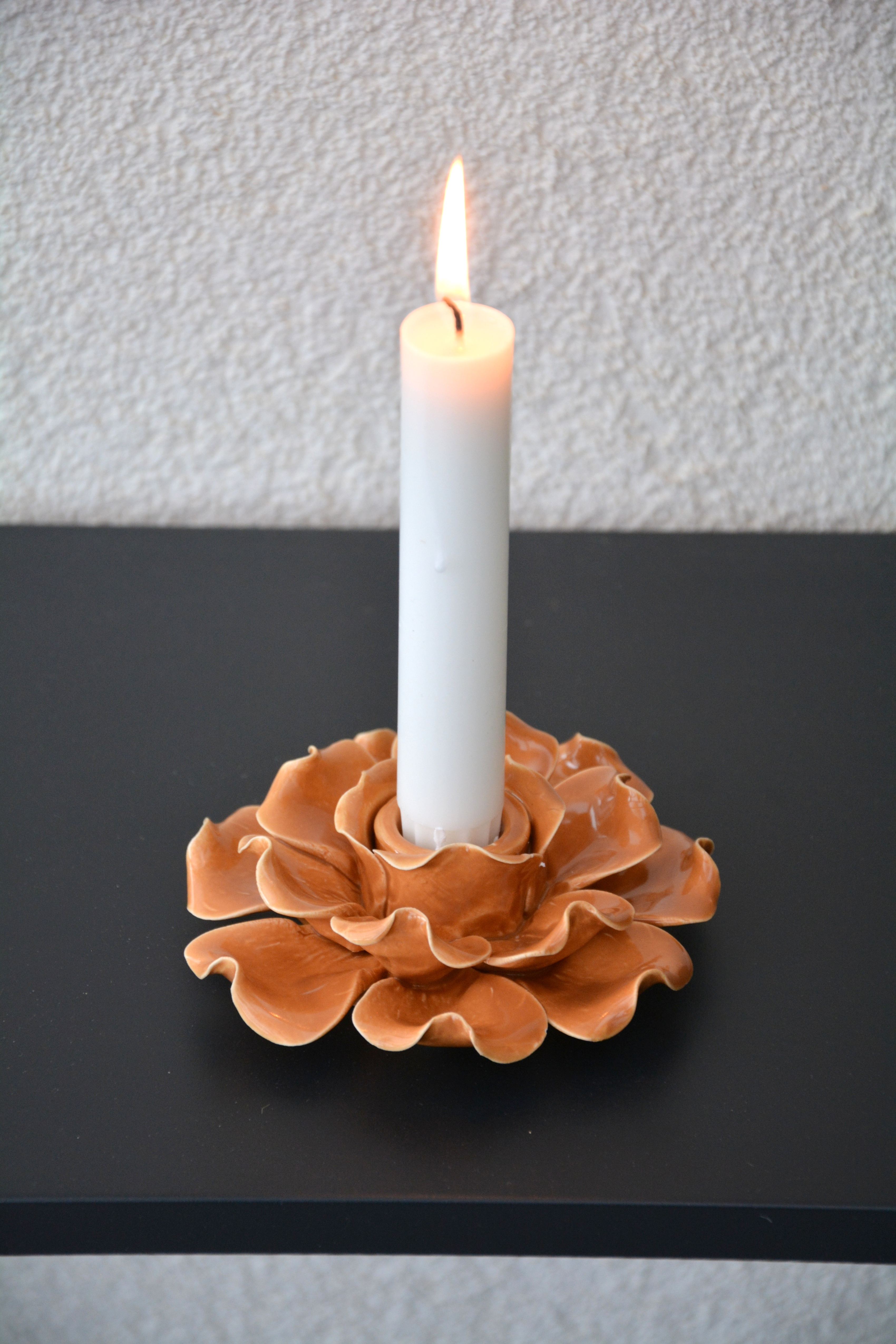 Ljuslykta blomma i keramik ockra 11,5 cm