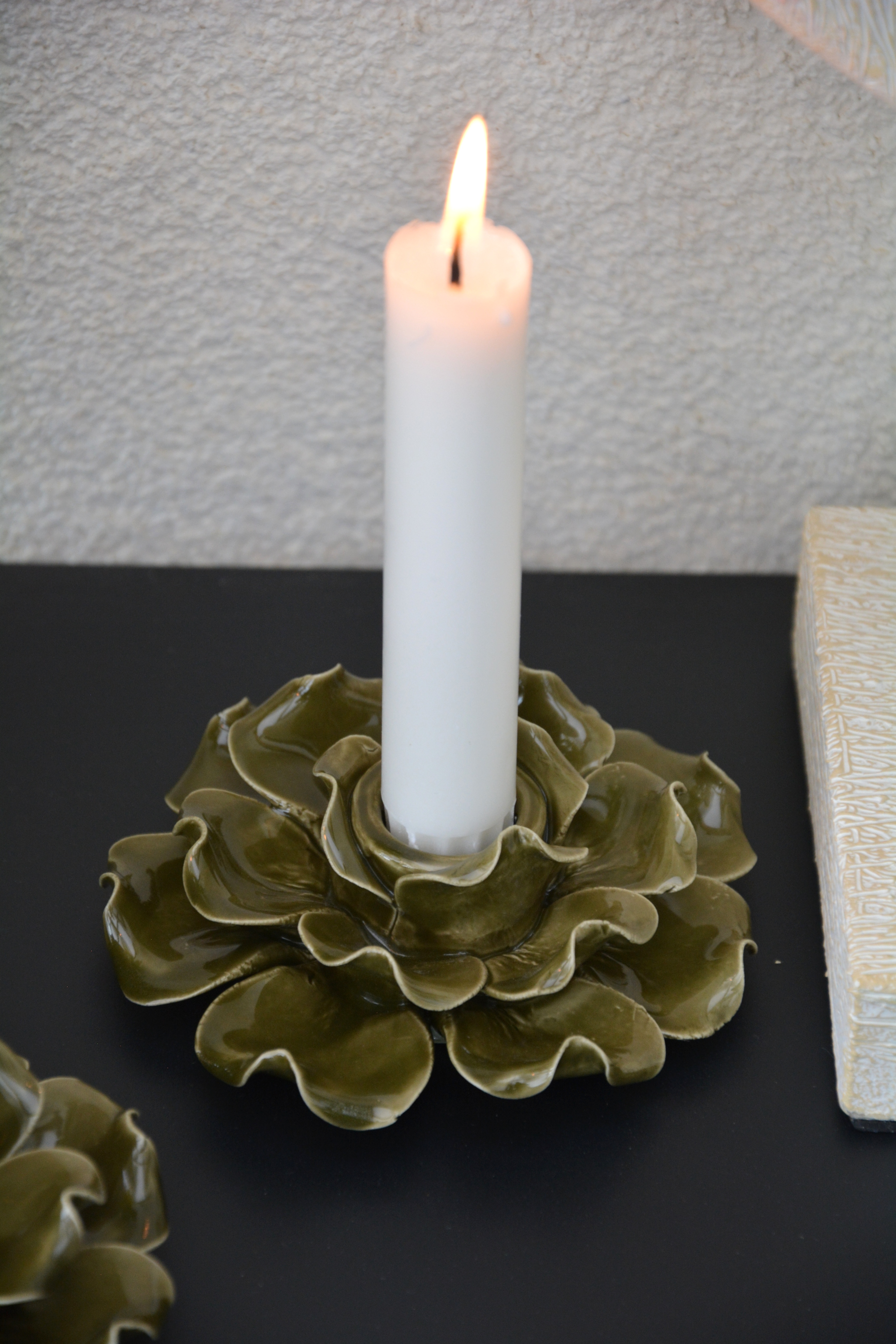 Ljuslykta blomma i keramik skogsgrön 11,5 cm - 5