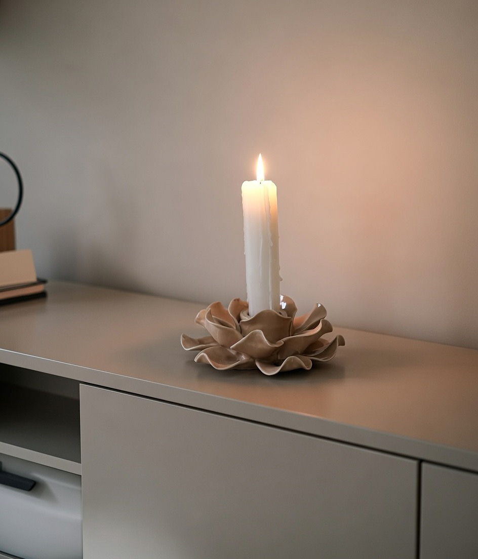 Ljuslykta blomma i keramik beige 11,5 cm