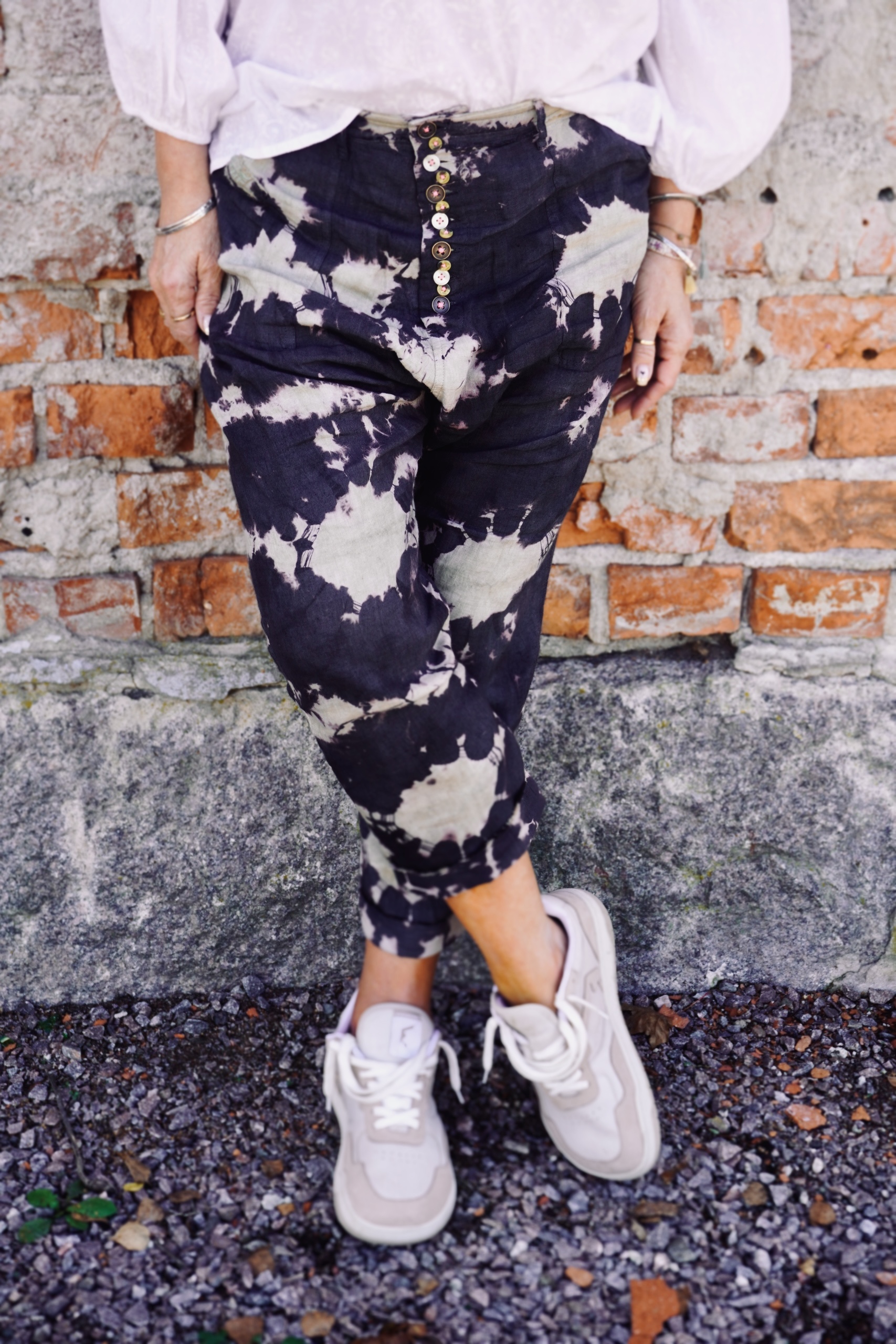 FEY  LINEN BATIK PANT CHARCOAL LATTE 
