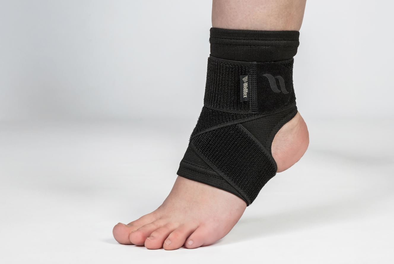 Back on Track STRAPZ Ankle Support - Black - form-knitted