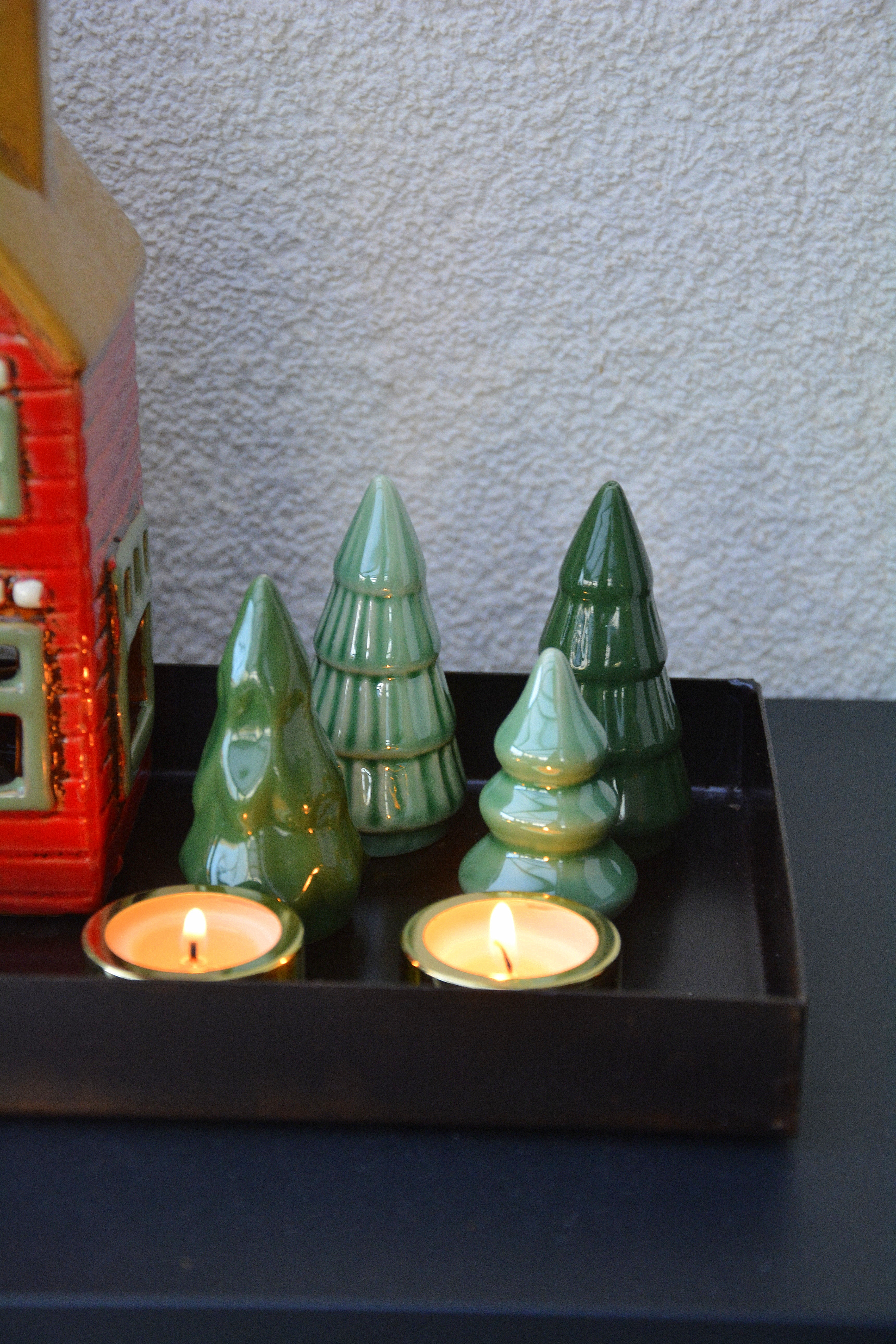 2 st granar i keramik ljusgrön / mörkgrön S 5,5 cm