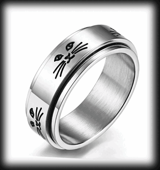 8 mm. En kattring i spinner. ADHD ring i stål.