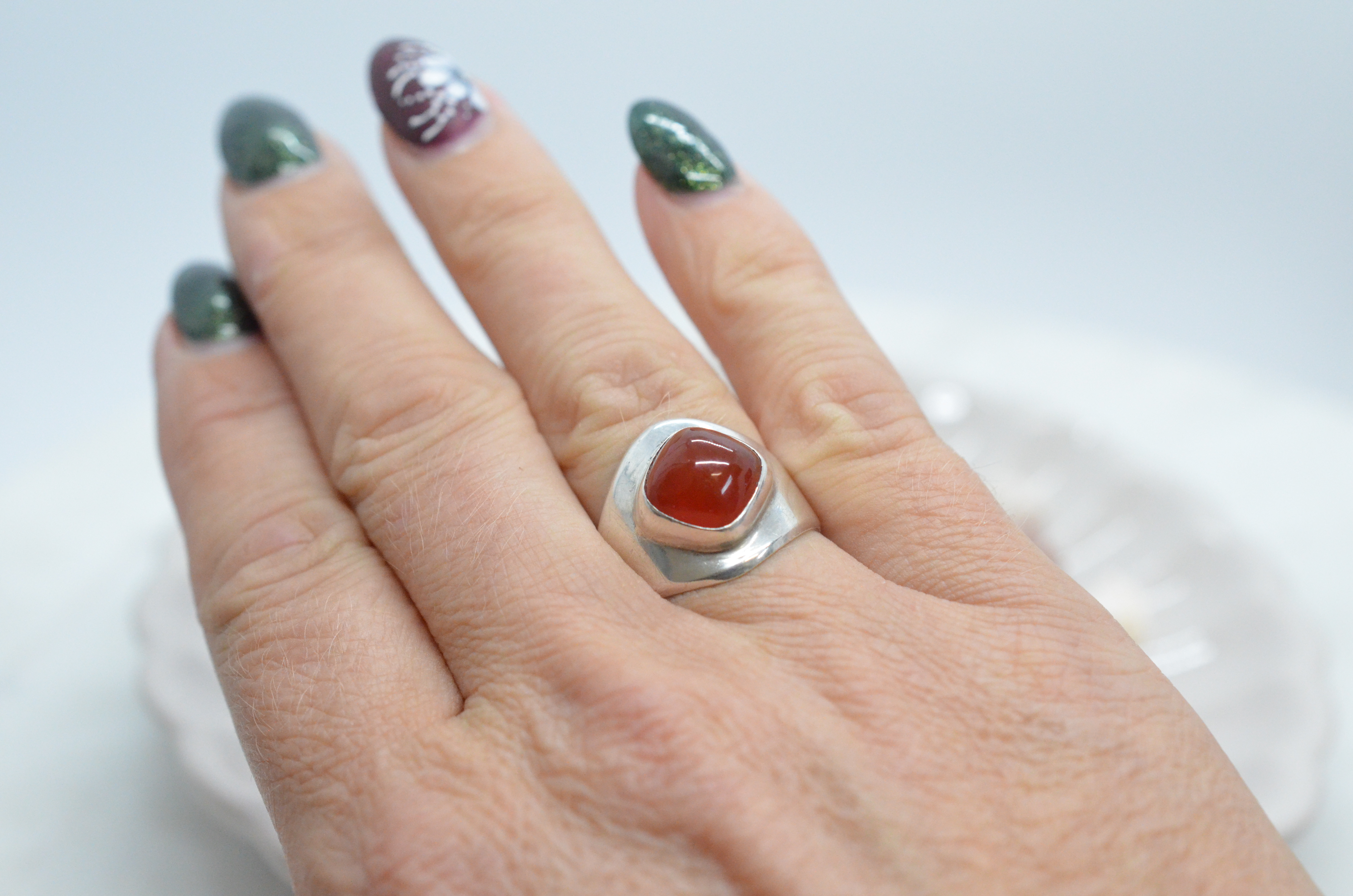 Vintage Gussi silver ring with maroon stone, 1962 - 5