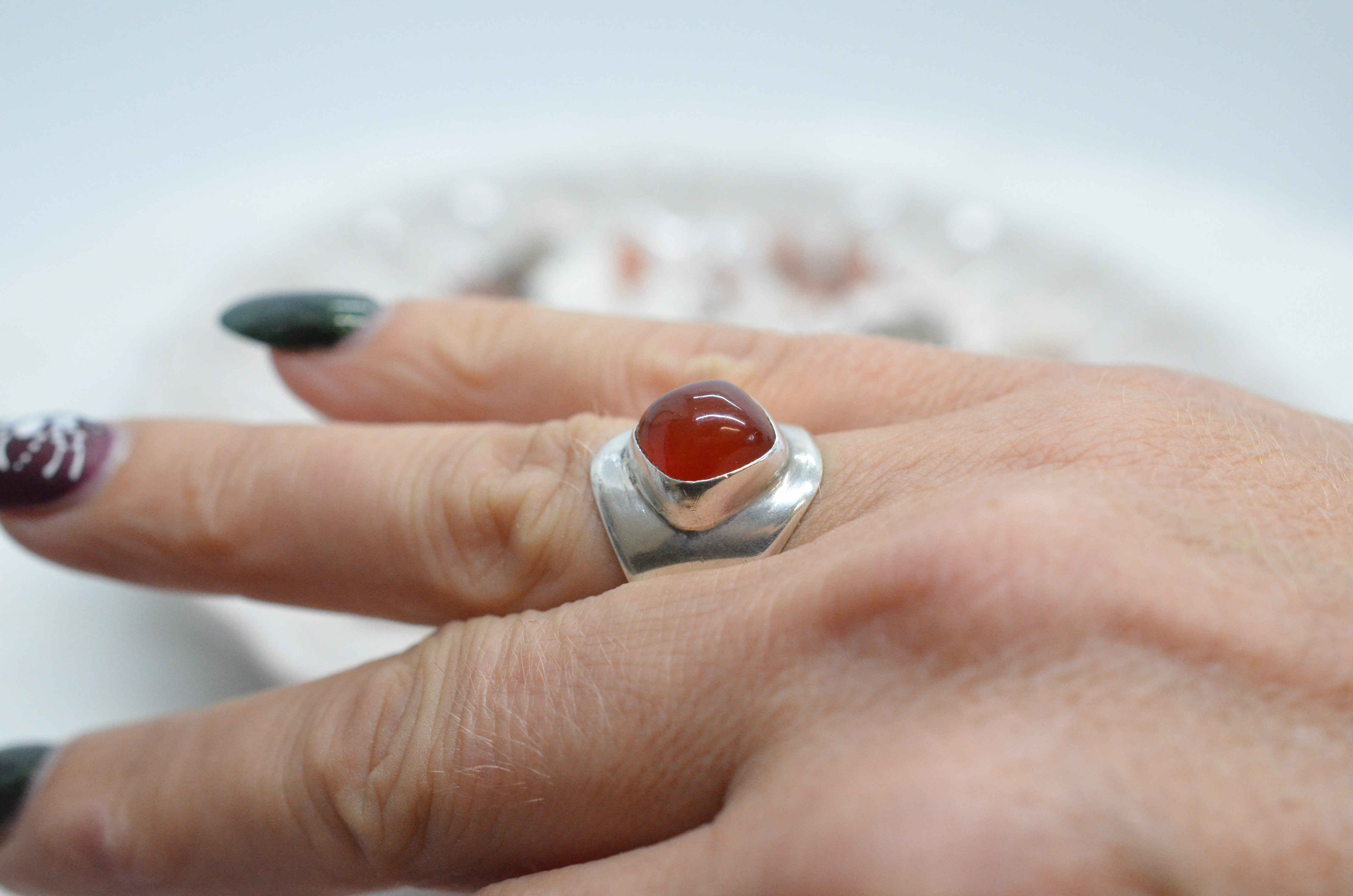 Vintage Gussi silver ring with maroon stone, 1962 - 6