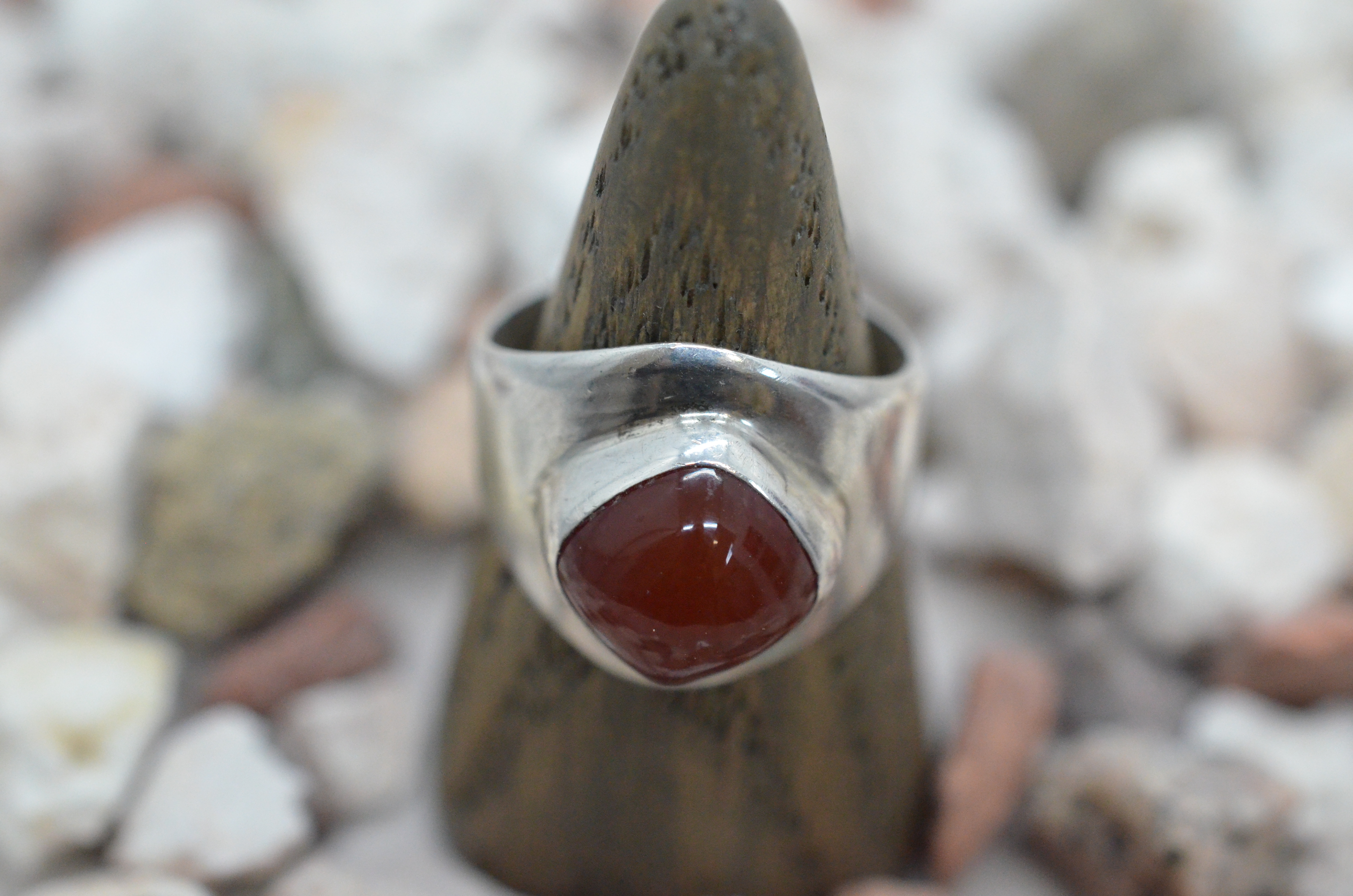 Vintage Gussi silver ring with maroon stone, 1962 - 3