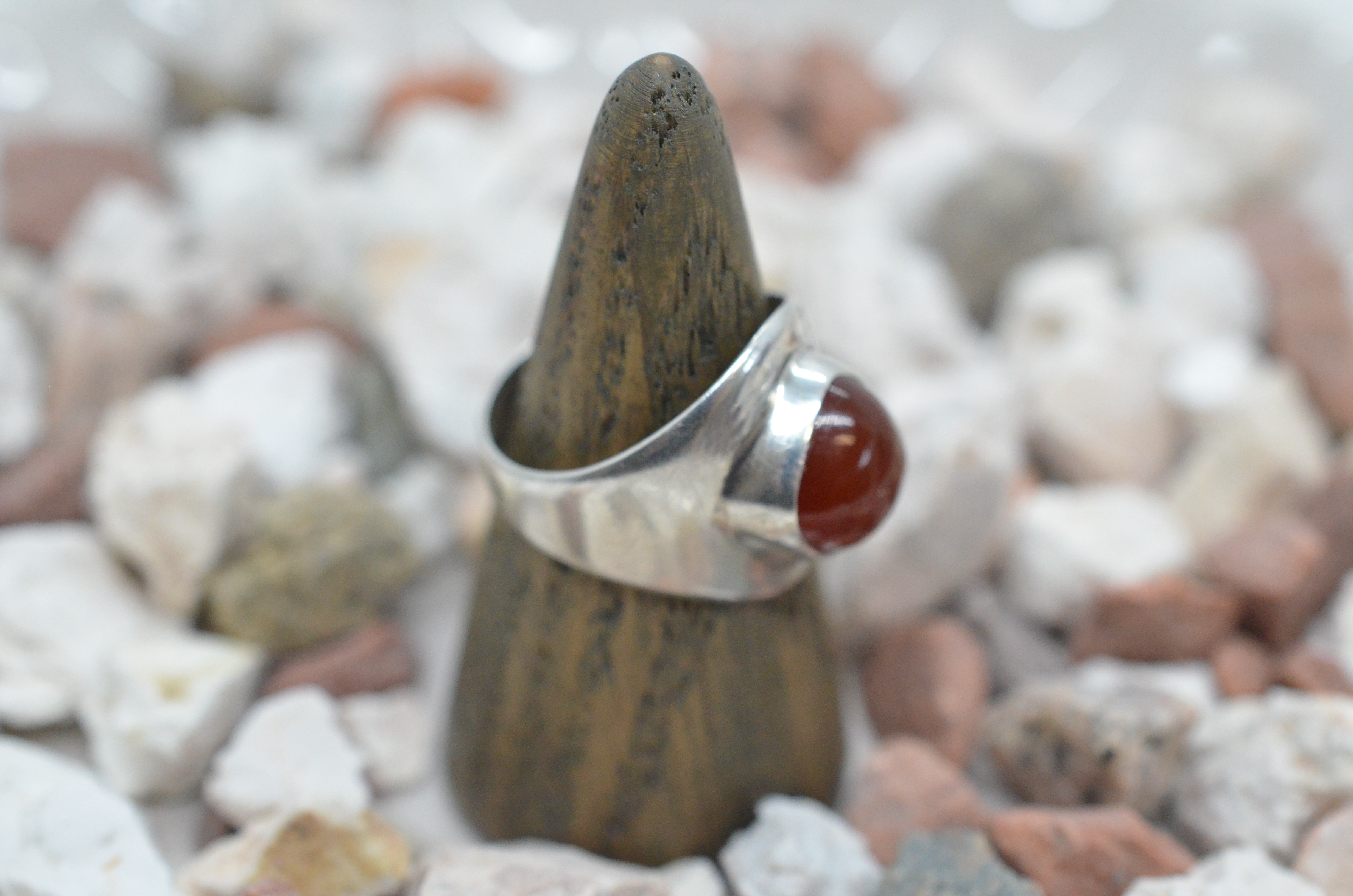 Vintage Gussi silver ring with maroon stone, 1962 - 4