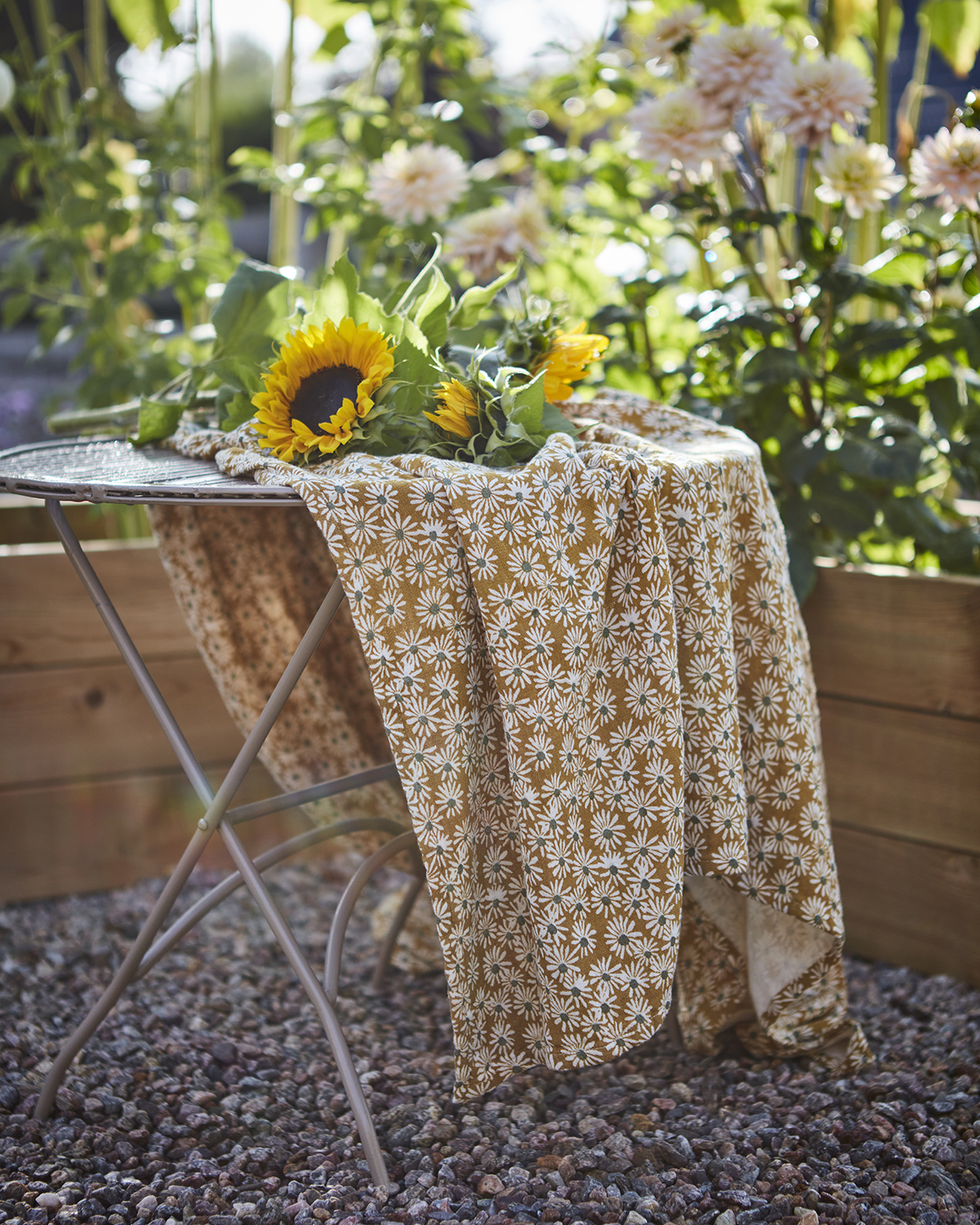 Elsa, blommig duk från Affari of Sweden