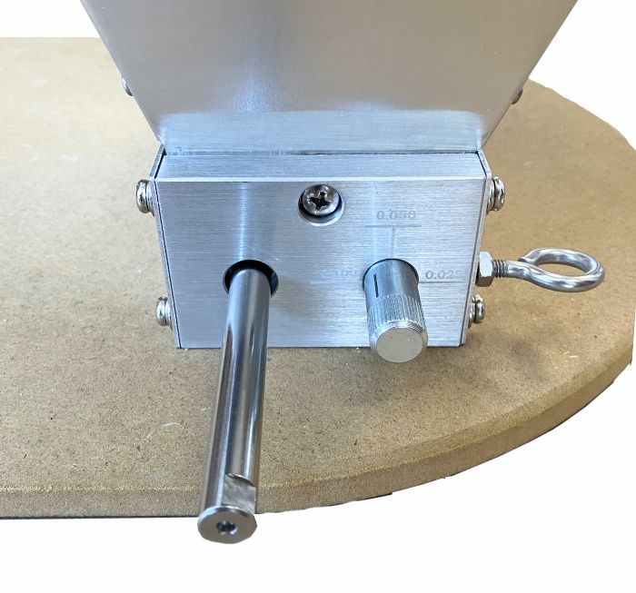 Grain Mill with 2 rollers and manual crank - 2
