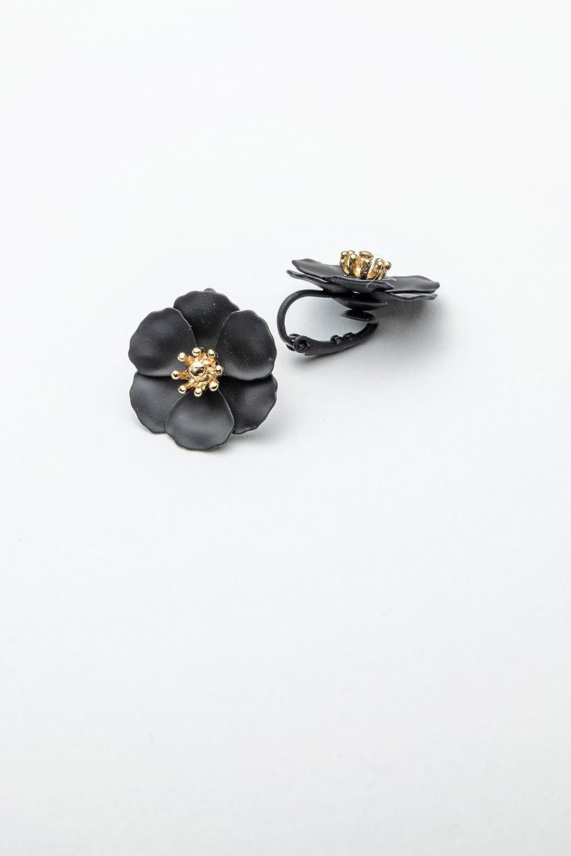 Flower Small Clip on Earrings Pearl Black