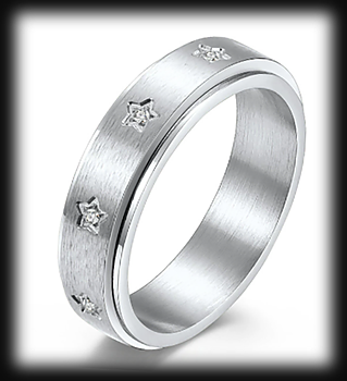 6 mm. Slät spinner ring med stjärnor.