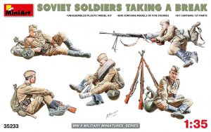 1/35 Soviet Soldiers Taking a Break