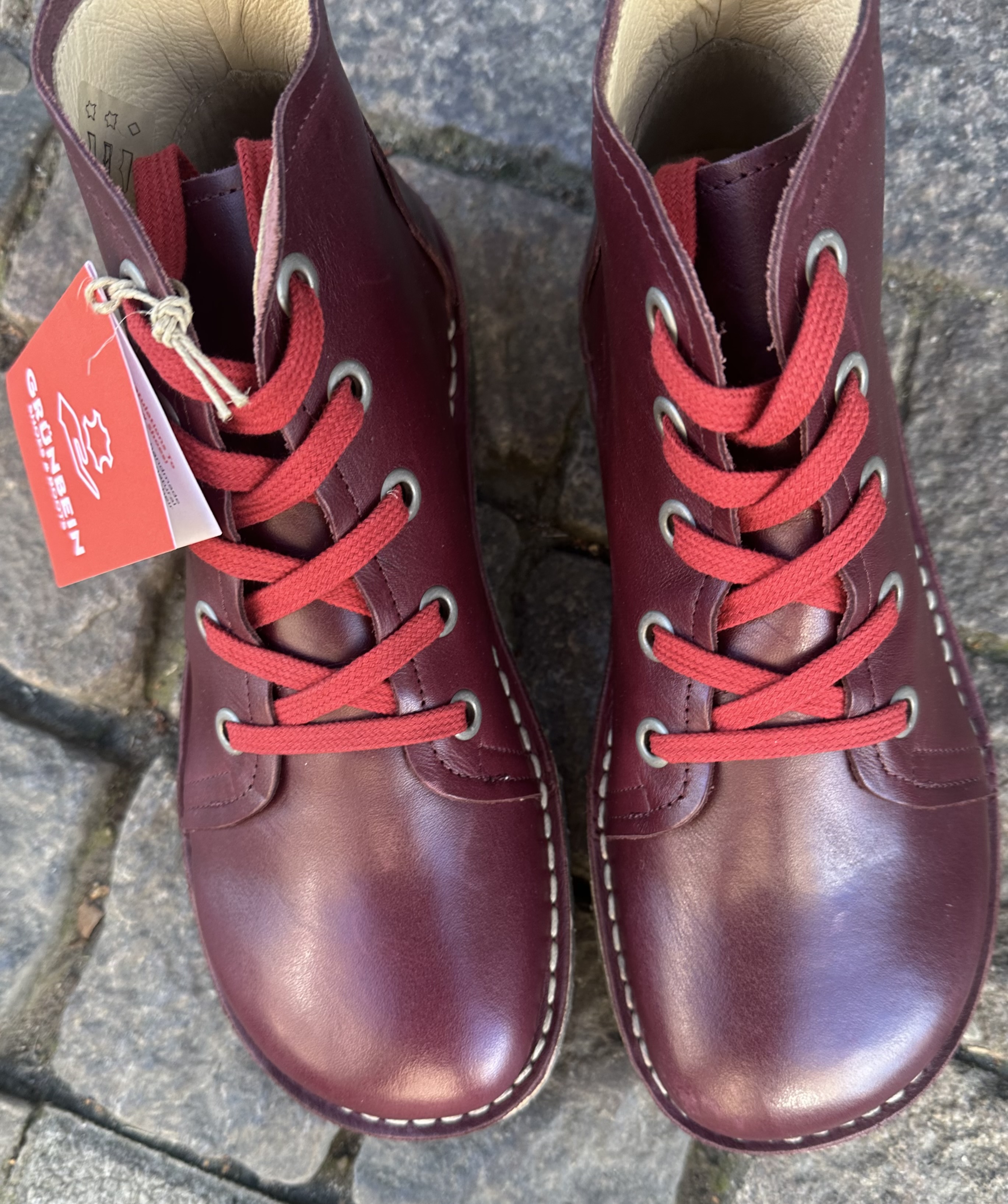 Snörkängor  med traktorsula i  skinn  Grunbein, modell Tessa, vinröd - 3