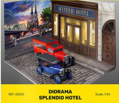 1/24 Diorama Splendid Hotel incl. Citroen 5CV Tréfle & Citroen C4 minibus