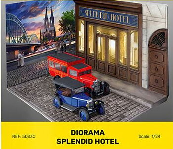 1/24 Diorama Splendid Hotel incl. Citroen 5CV Tréfle & Citroen C4 minibus