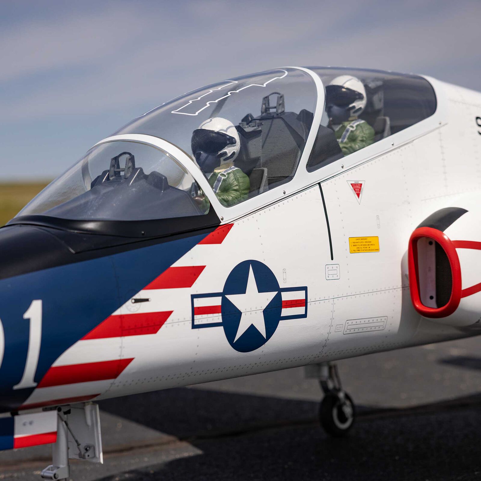 Hangar 9 Hawk/T-45 140-160N ARF with Retract Set - 13