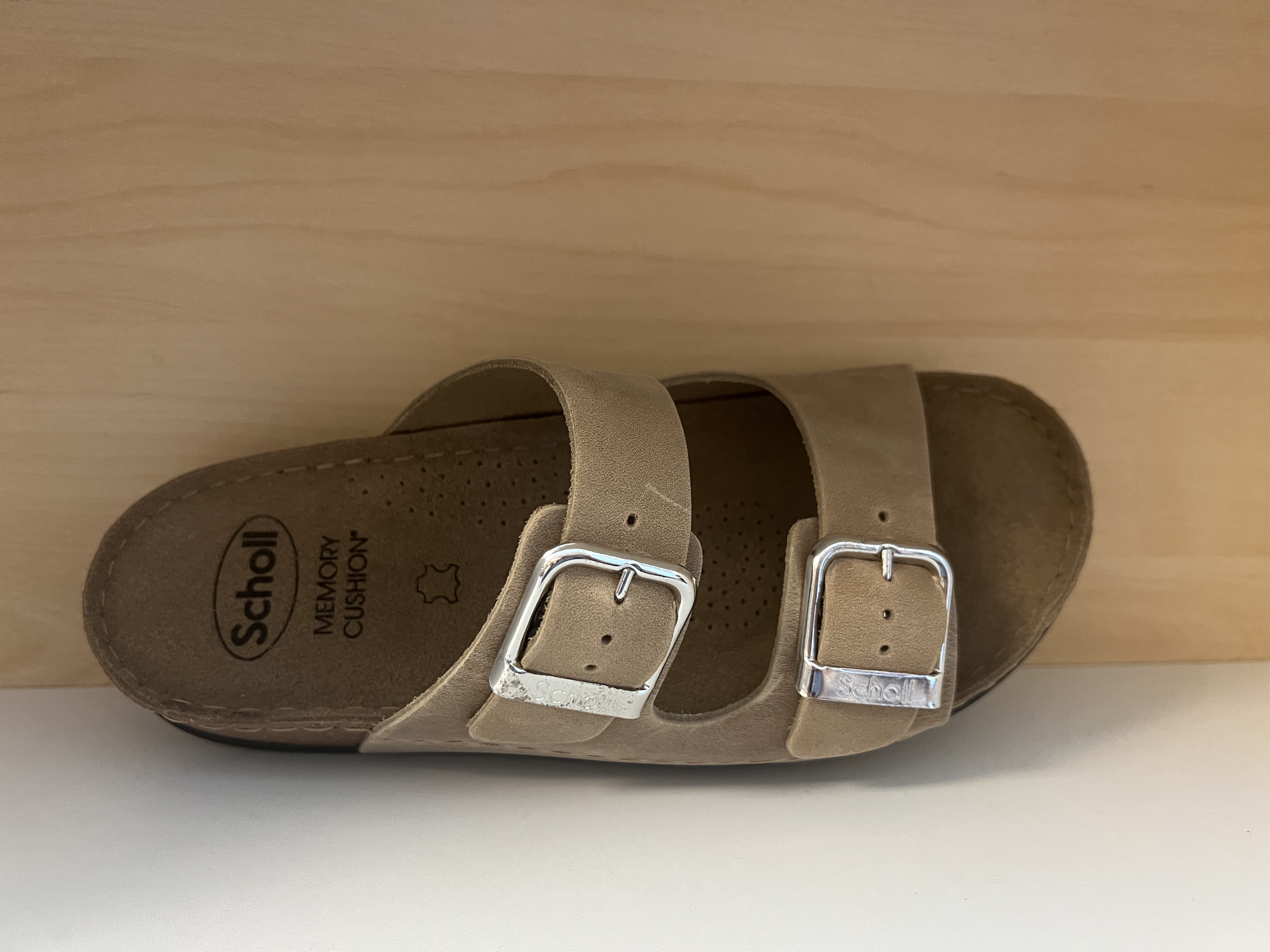Biosandal Scholls i beige skinn.  - 2