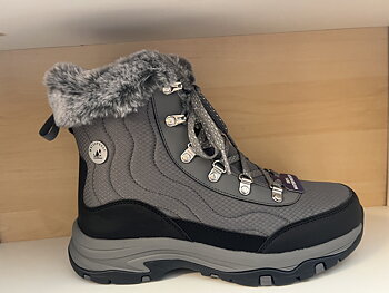 Skechers Dam-känga fodrad. Anti-slip-sula  på vått och torrt  underlag.  Memory Foam innersula. Waterproof.
