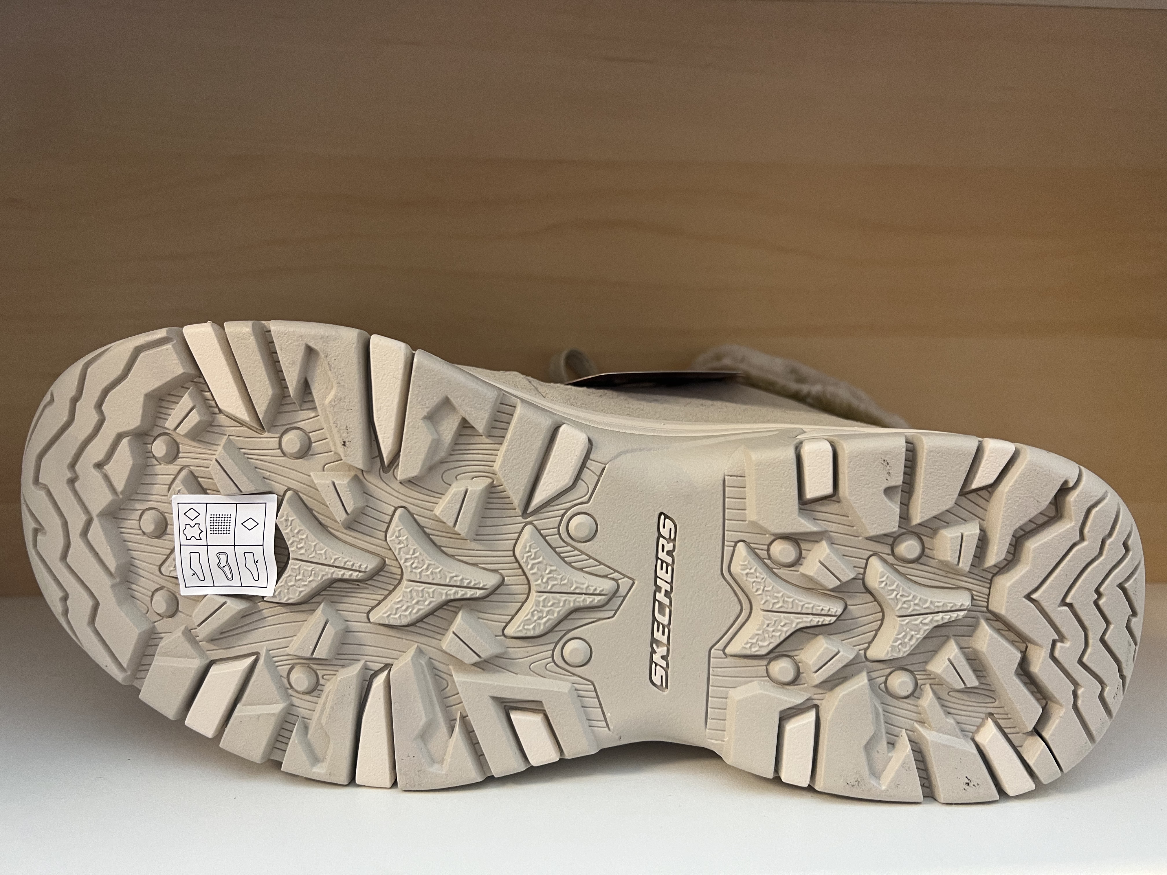 Skechers Damkänga i ljusbeige skinn. Snörning,  fodrad.  Anti-slip yttersula Memory Foam innersula. Wateproof. - 3