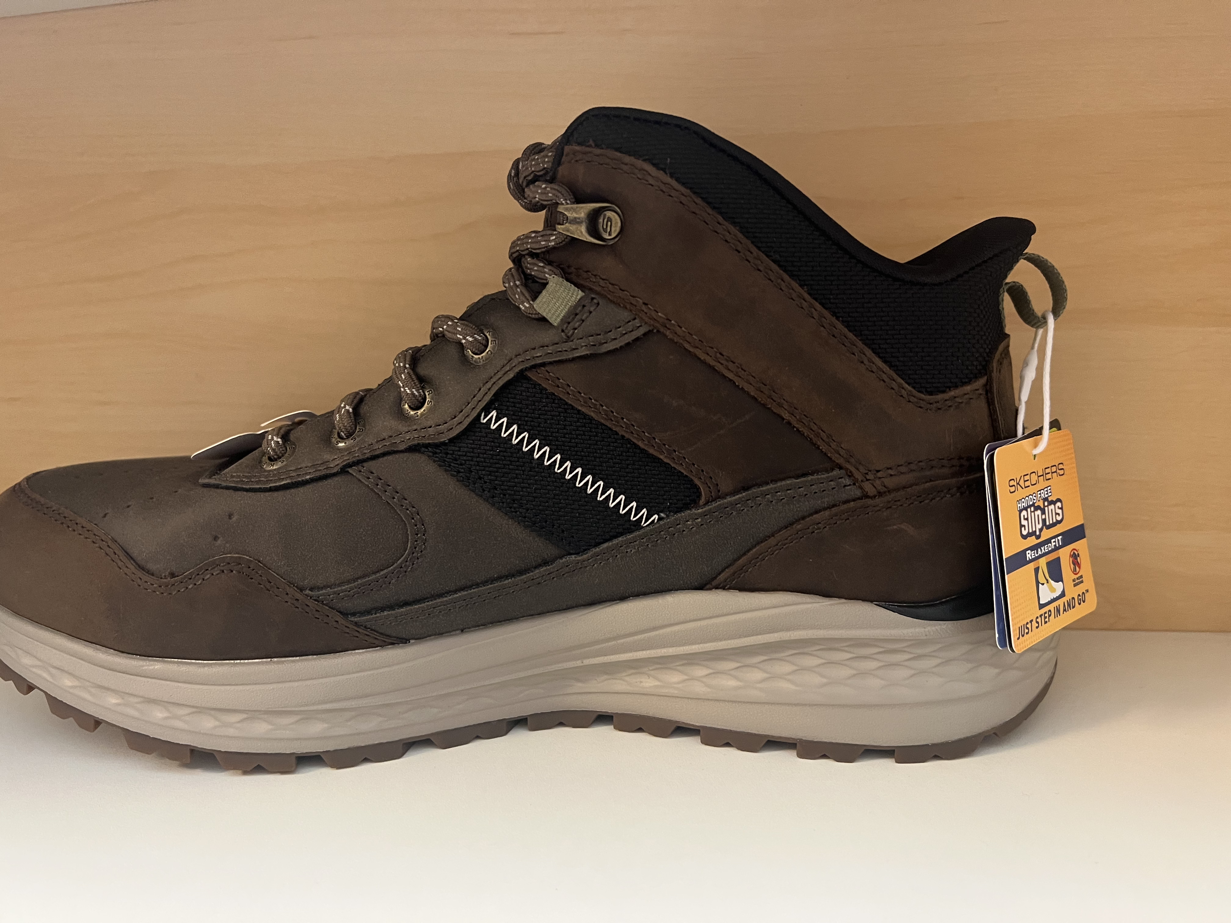 Skechers Herrkänga i brunt skinn. Waterproof. Slip-ins + snörning. Relaxed Fit (bred läst) - 2