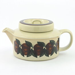 Raija Uosikkinen (Ruija 1975) Teapot with Leaves and Berries 25/11 cm (2)