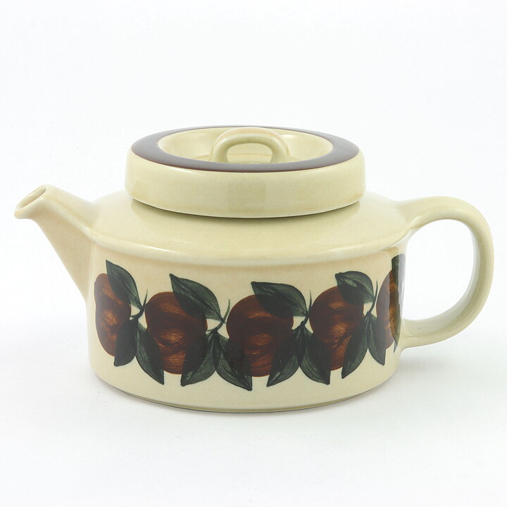Raija Uosikkinen (Ruija 1975) Teapot with Leaves and Berries 25/11 cm (2)