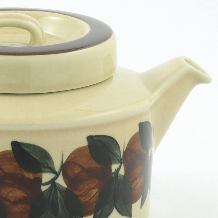 Raija Uosikkinen (Ruija 1975) Teapot with Leaves and Berries 25/11 cm (2)