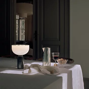 Kizu portable bordslampa - Black Marble