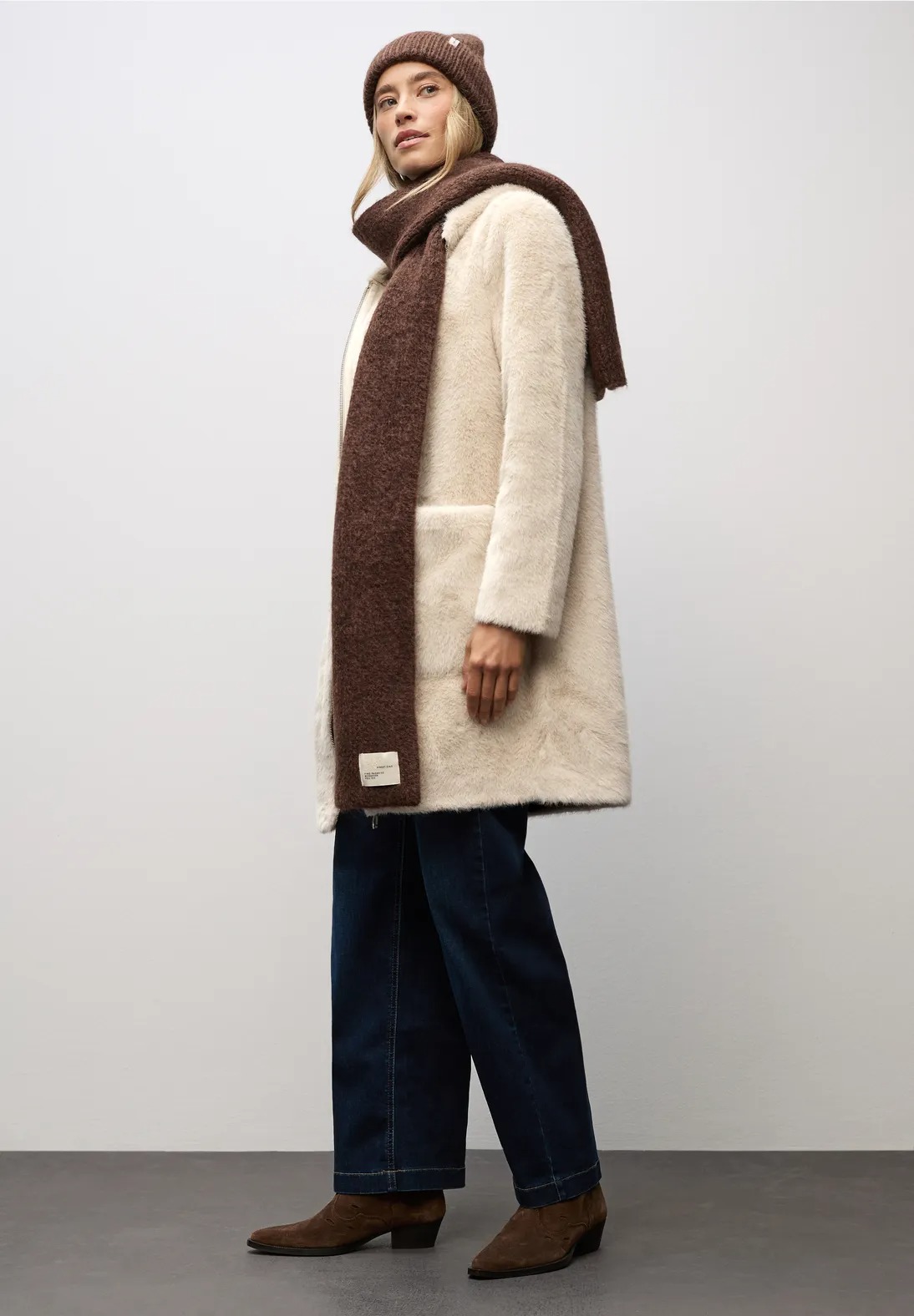 Fake Fur Coat With Hoody - Street One - 3