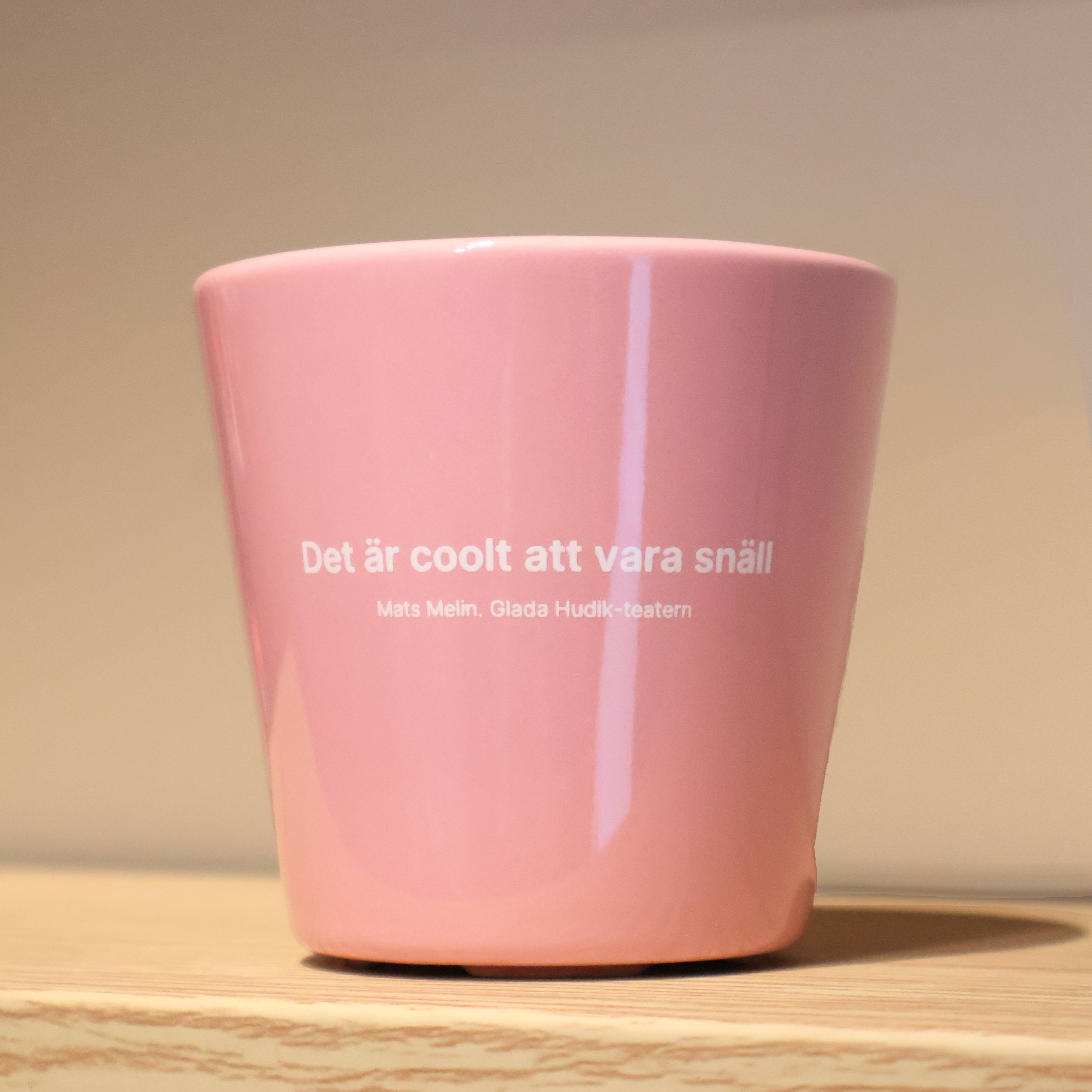 Mugg "Det är coolt att vara snäll" rosa