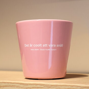 Mugg "Det är coolt att vara snäll" rosa