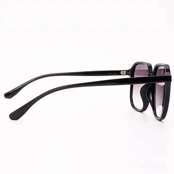 STUDIO 8 BLACK TINTED SUNNIES - Solglasögon