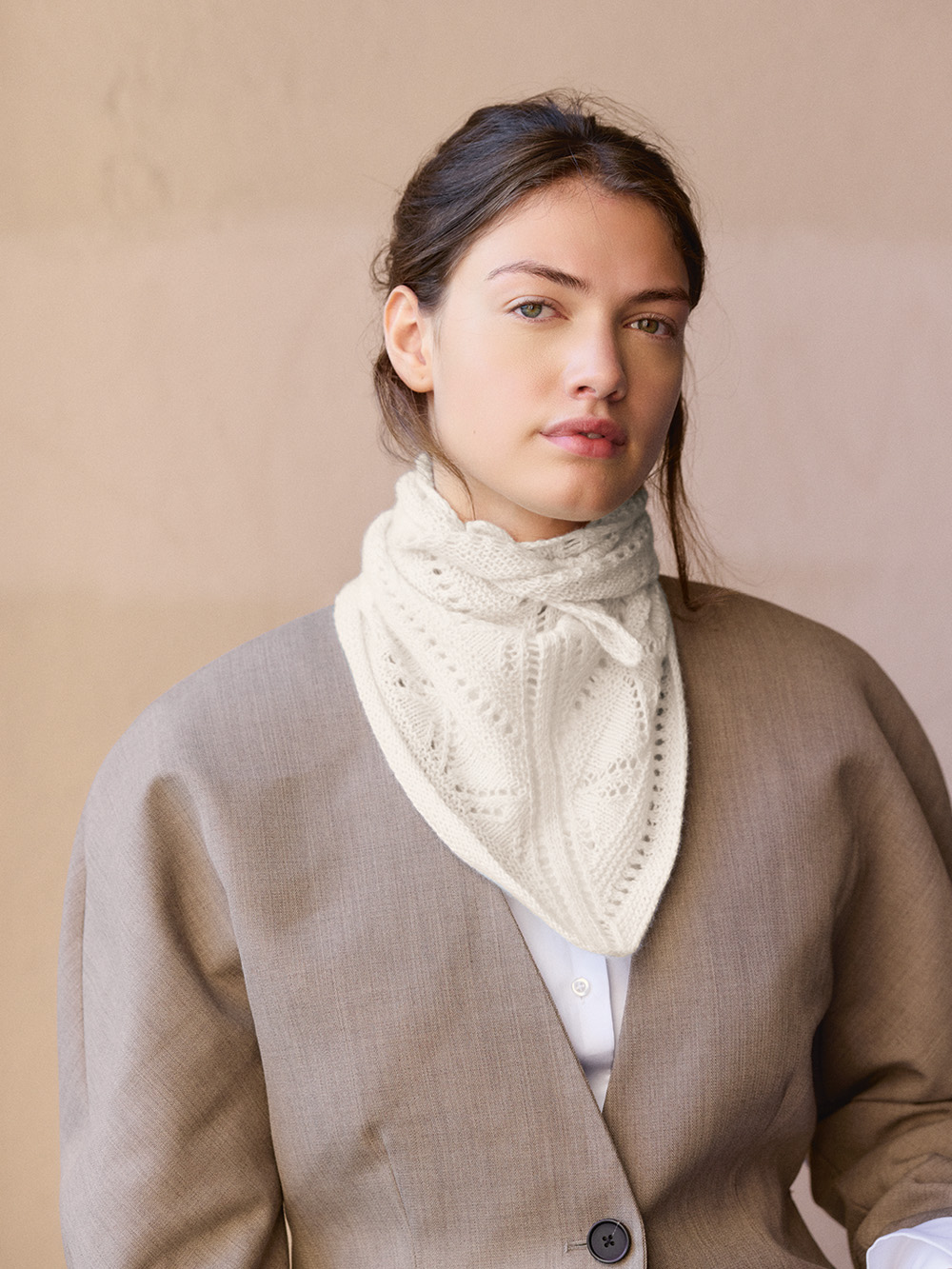 Sandnes Petra Scarf 2508_01 (25 m mönsterstick st 3) - 2
