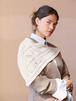 Sandnes Petra Scarf 2508_01 (25 m mönsterstick st 3)