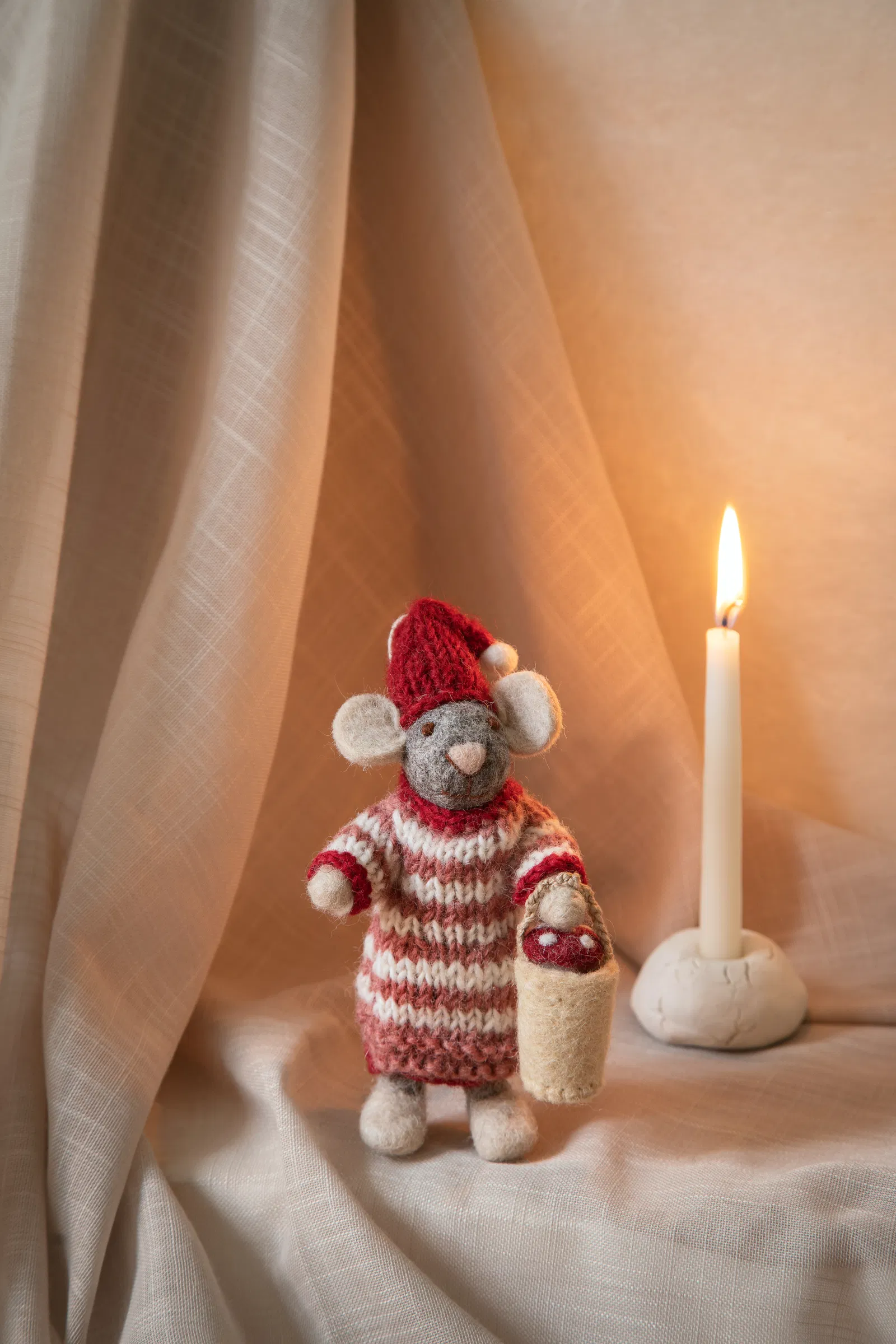 Julhänge - Liten grå mus med svampkorg, flicka - 2