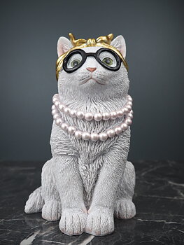 Cat with pearls