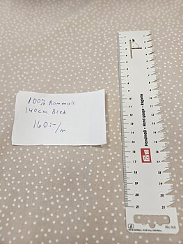 Beige botten med små vita prickar