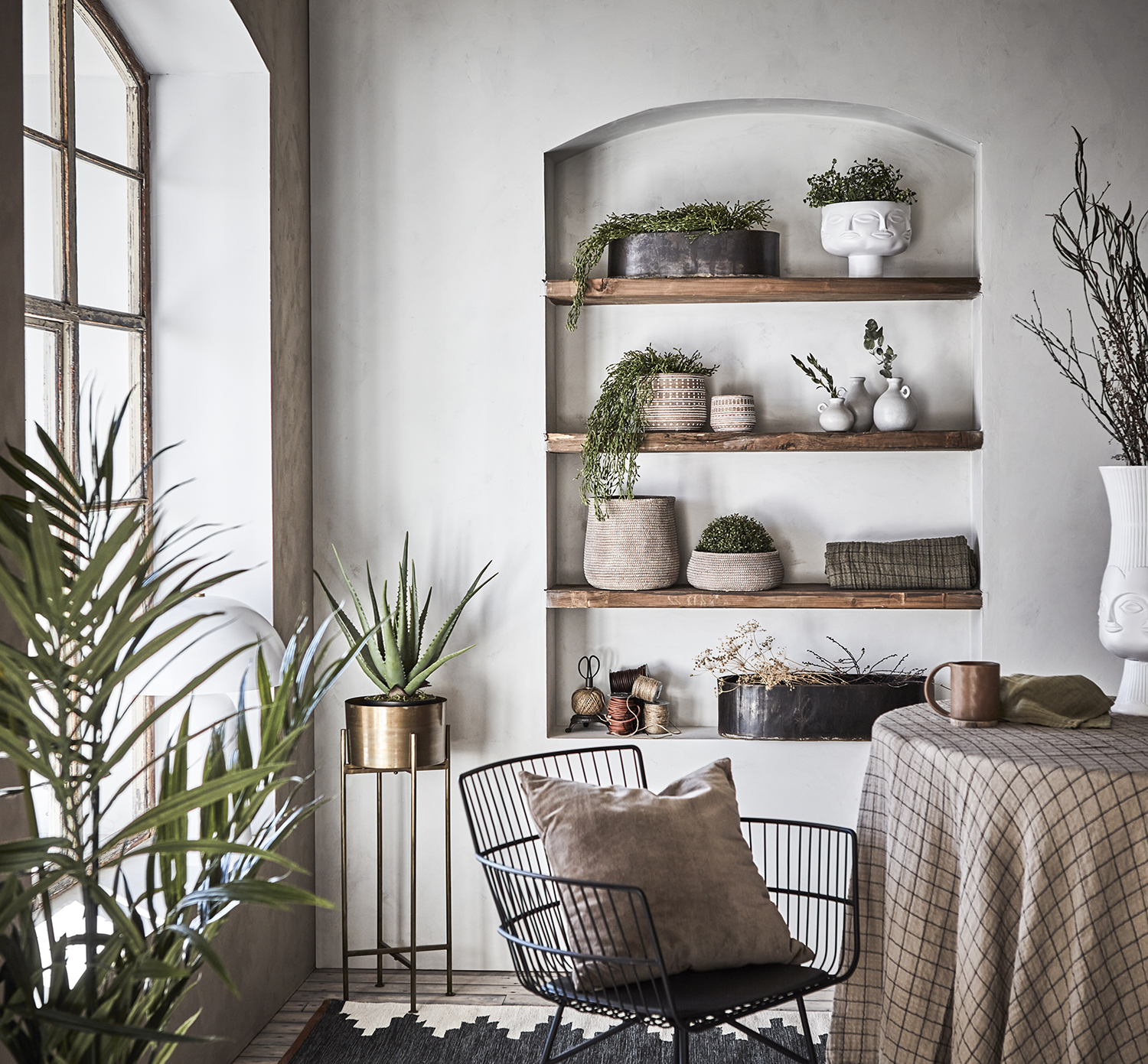 Robust, blomlåda i järn från Affari of Sweden